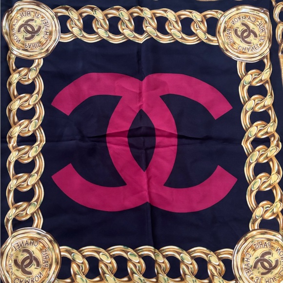 Chanel 31 Rue Cambon Paris Chain Link Black and Burgundy Scarf - Picture 6 of 8